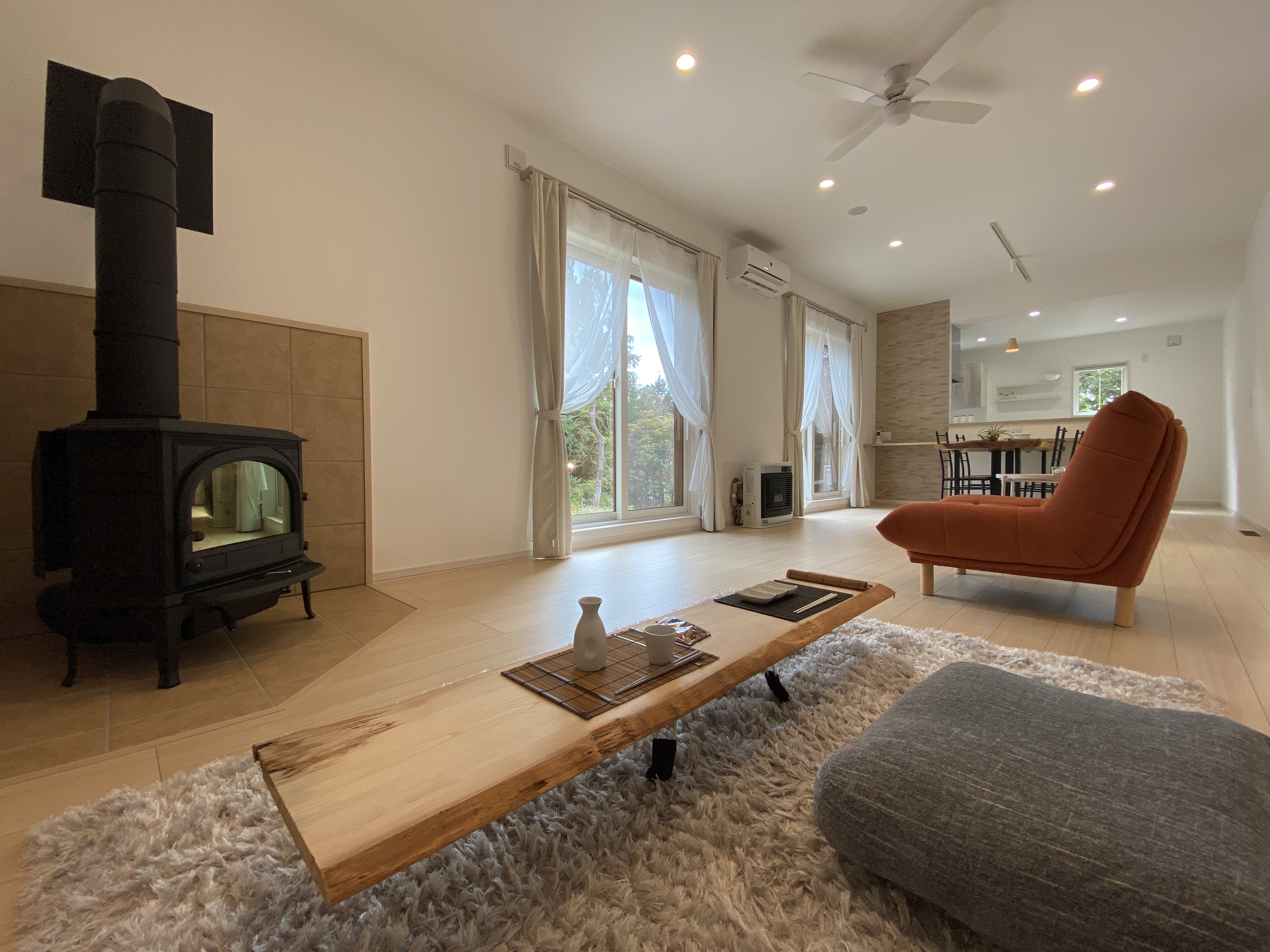 シンプルで心地いい、薪ストーブのあるこだわりの平屋