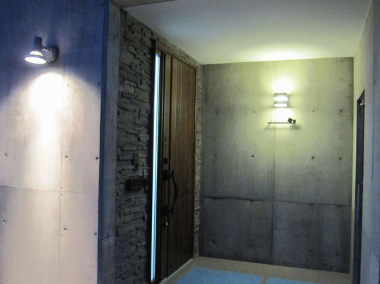 広々LDKと和洋室を備えた2階リビングの邸宅