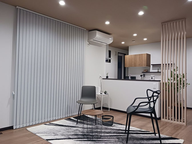 リビングとつながる魅力的なテラスのある家