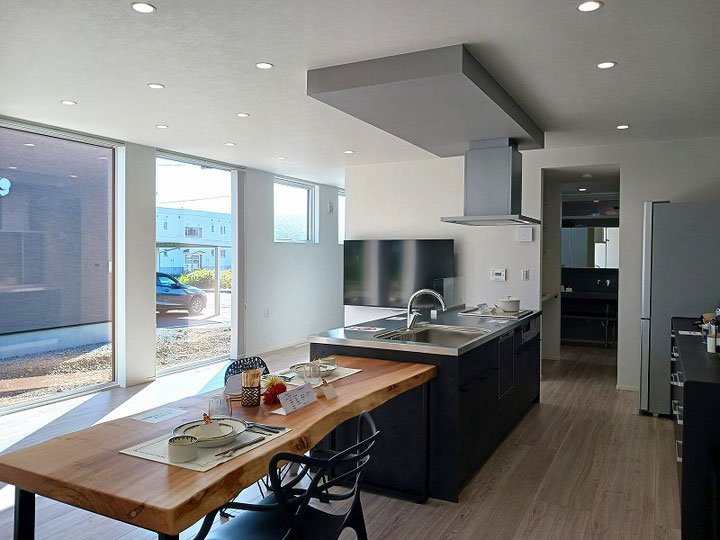 こだわりを追求した回廊型住宅！ エアコン１台で全館空調！